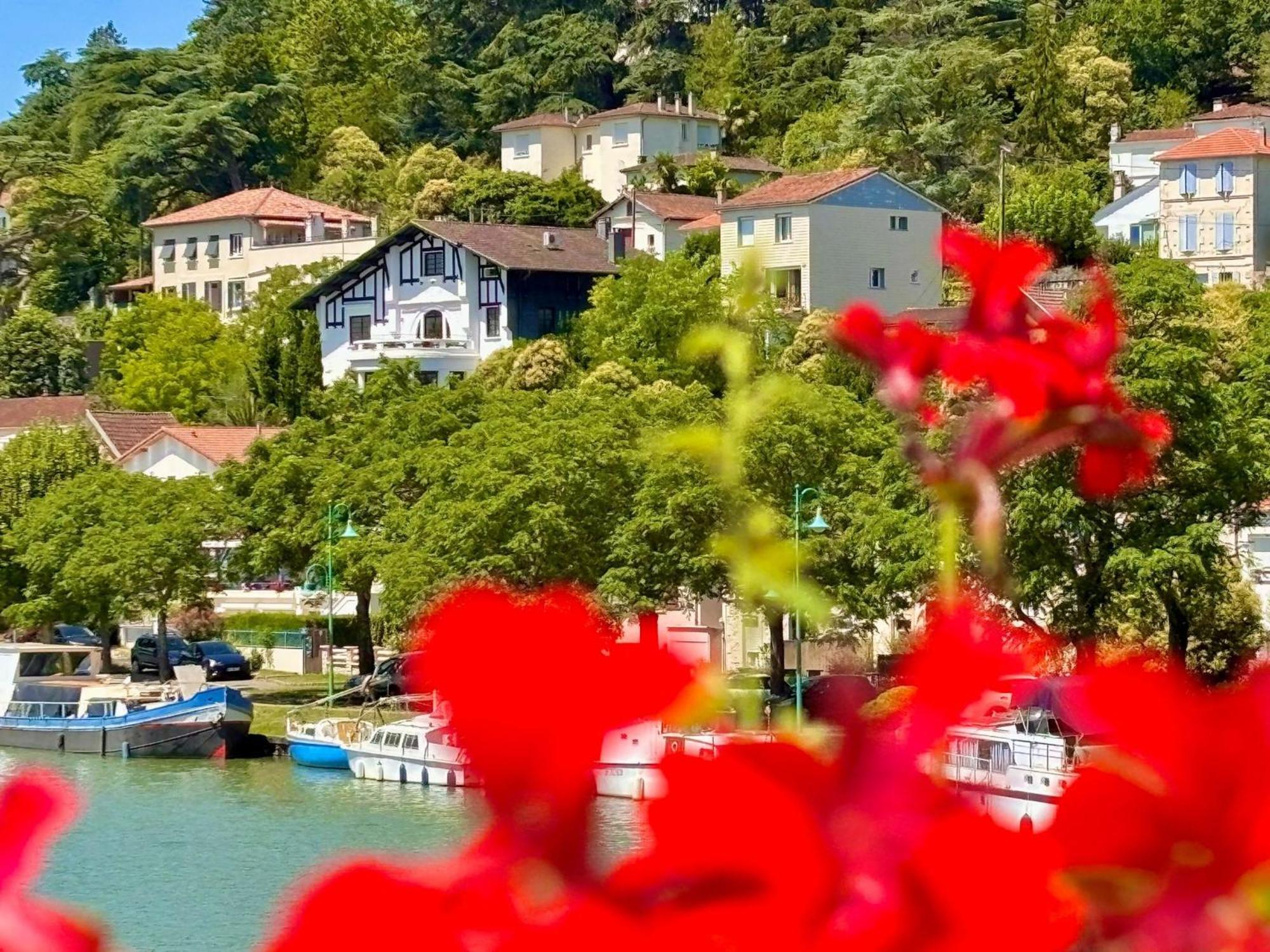Quand La Ville Dort Agen Bagian luar foto
